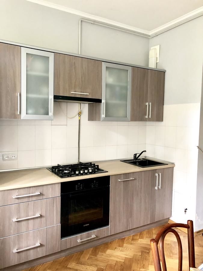 Апартаменты Apartment on Yevhena Konovaltsia Kulʼparkuv