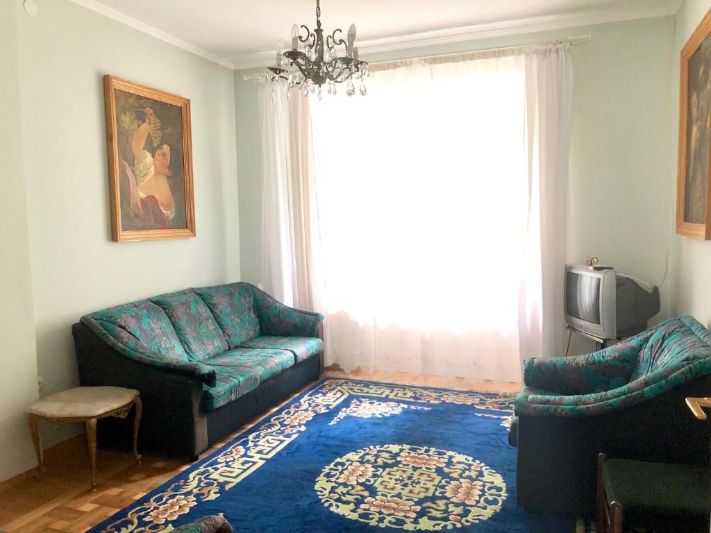 Апартаменты Apartment on Yevhena Konovaltsia Kulʼparkuv