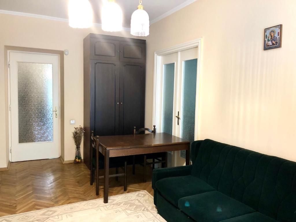 Апартаменты Apartment on Yevhena Konovaltsia Kulʼparkuv