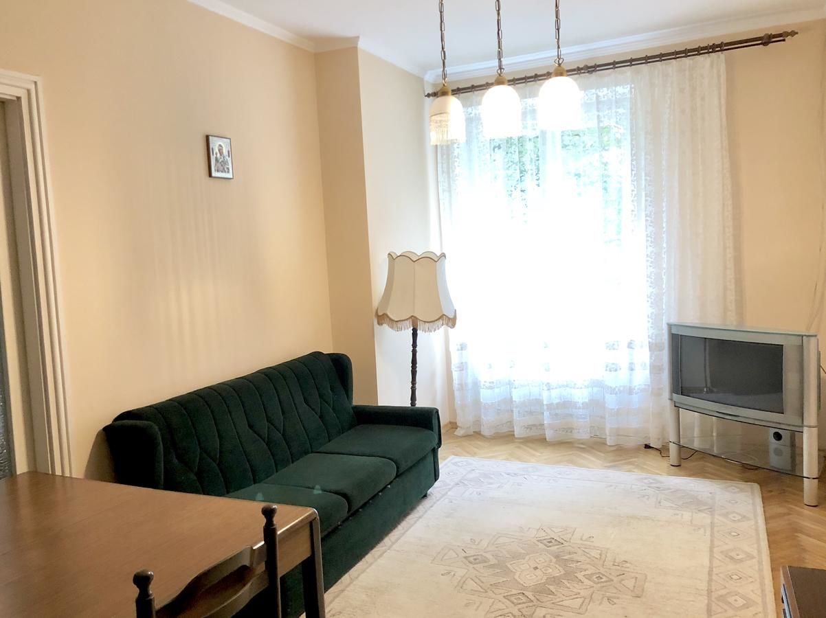 Апартаменты Apartment on Yevhena Konovaltsia Kulʼparkuv